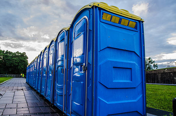 Best Portable restroom trailer rental  in Zellwood, FL